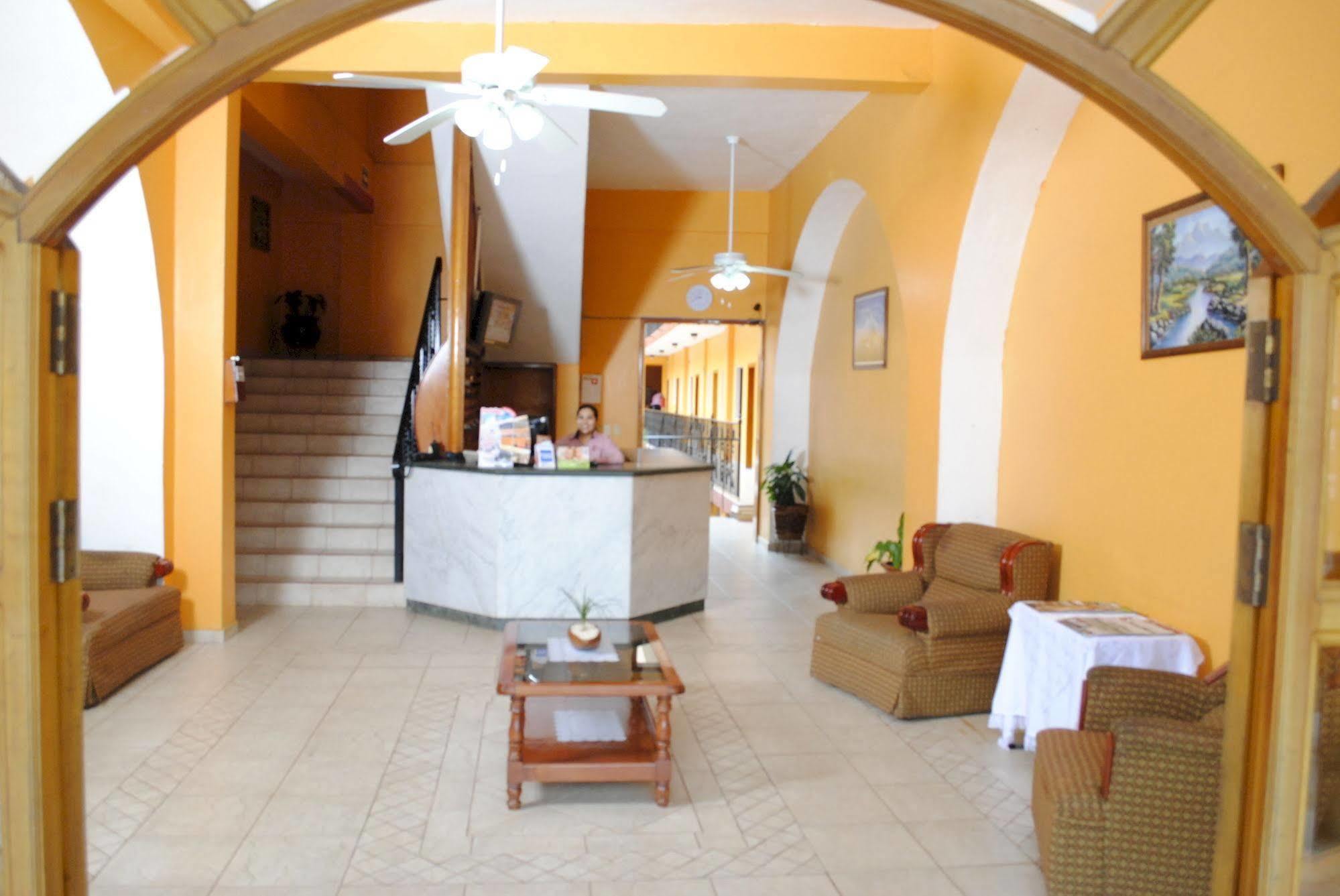 Hotel Arcos Del Parque Acayucan Eksteriør billede