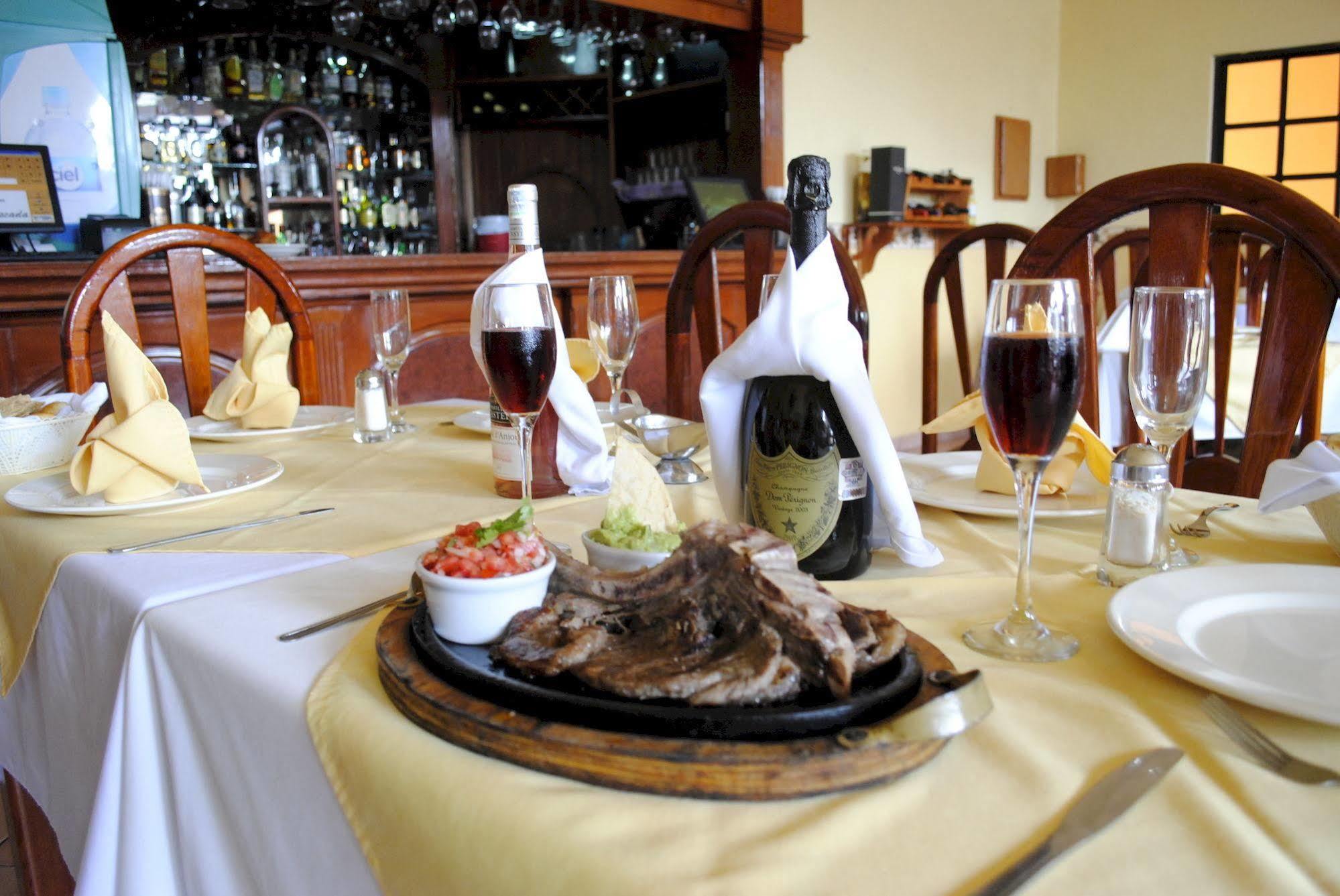 Hotel Arcos Del Parque Acayucan Eksteriør billede